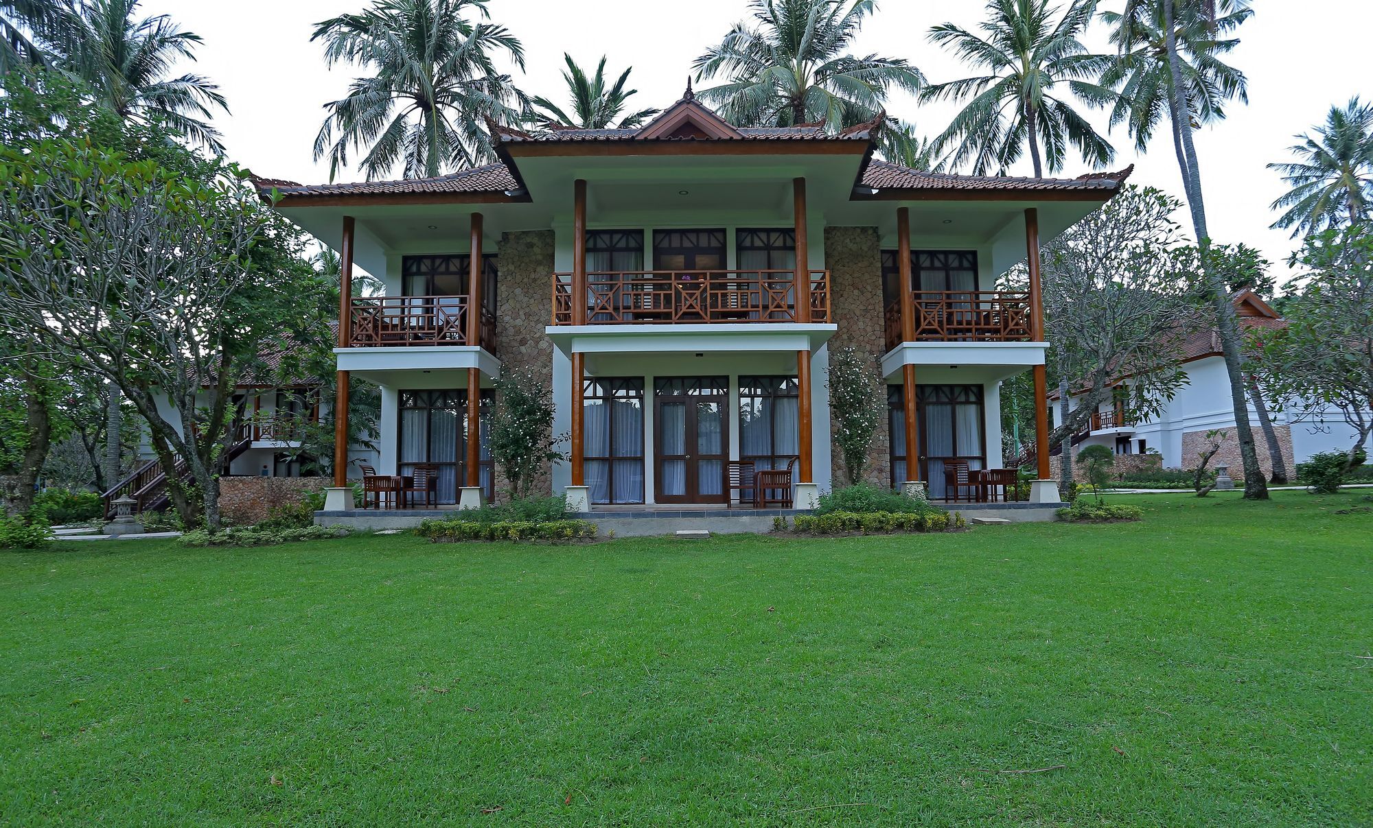 Mangsit Suites By Holiday Resort Lombok Экстерьер фото